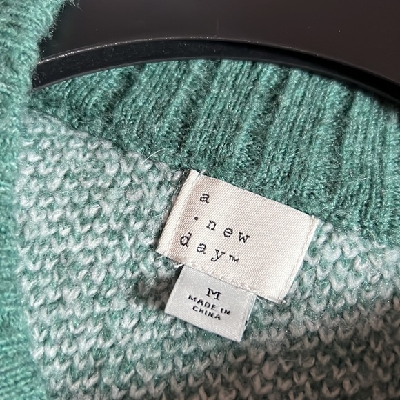 A new day sweater - Picture 2 of 2